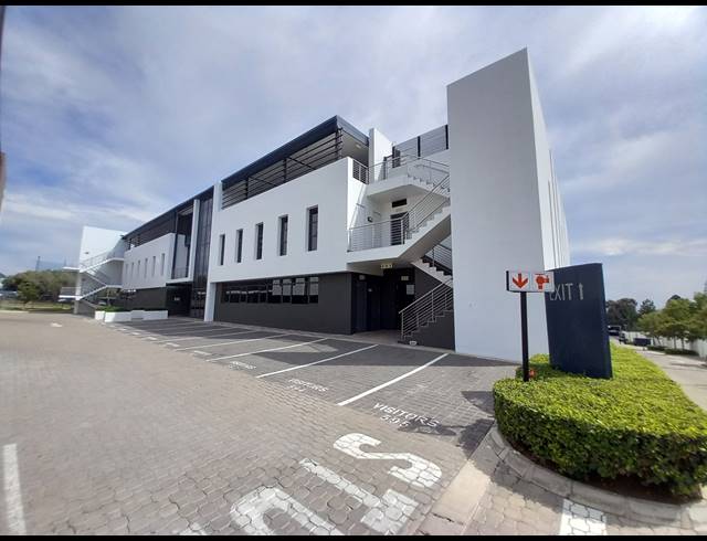 2,501M² OFFICE TO LET IN BRYANSTON